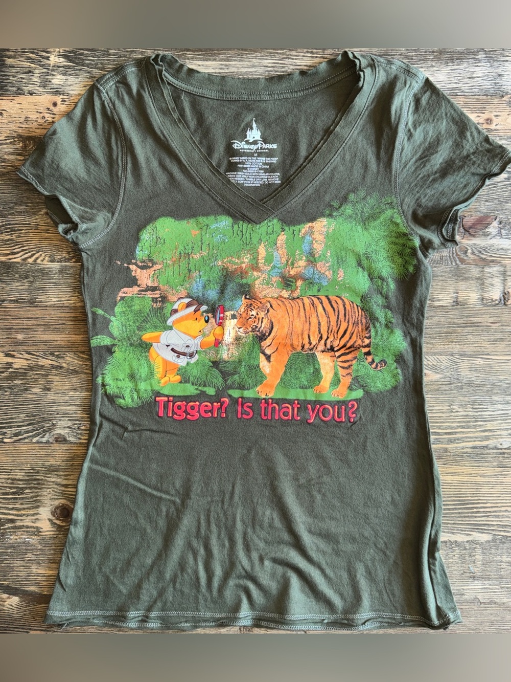 Disney Olive Green V-Neck Tee with Tigger Is That You‎ Size Medium